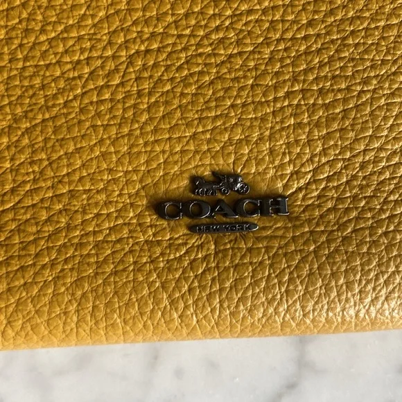 Coach x Peanuts Wristlet with Snoopy Present Motif - Picture 2 of 8